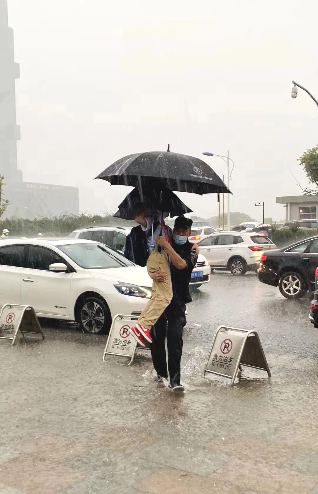 风淅淅，雨纤纤——记尚德校园不期而遇的温暖图片_131071