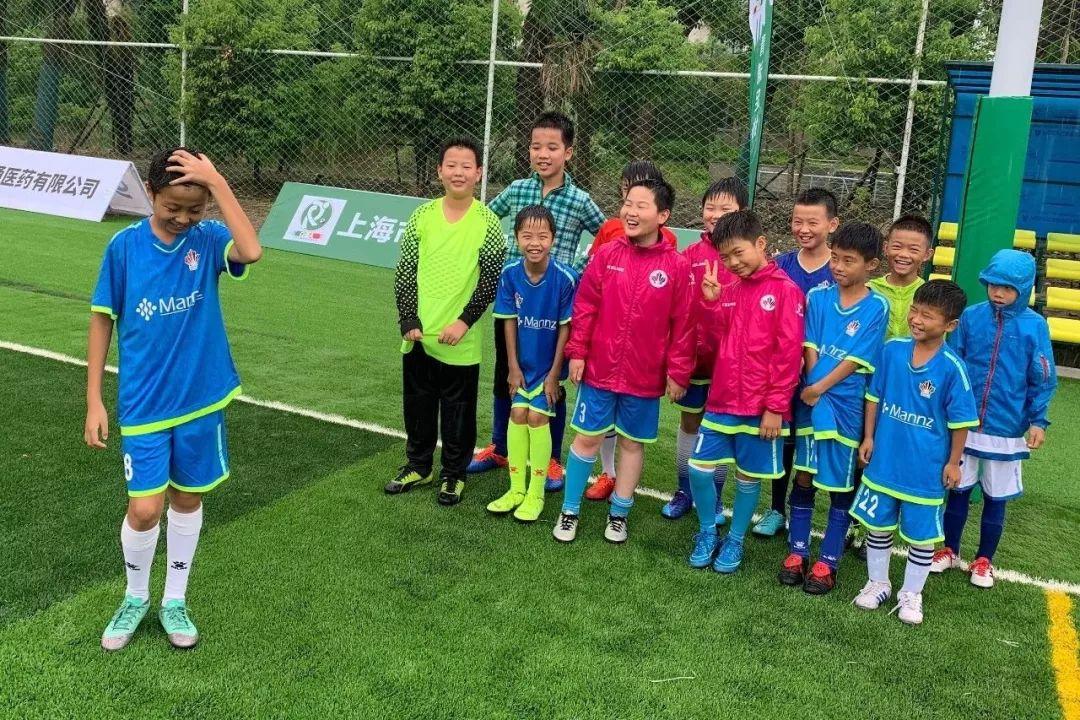 离开游戏、带上足球,在阳光和风雨里奔跑-这才是少年应该有的模样——青浦平和牵手青枫足球引进高水平欧洲足球团队图片_127 离开游戏、带上足球,在阳光和风雨里奔跑-这才是少年应该有的模样——青浦平和牵手青枫足球引进高水平欧洲足球团队图片_127