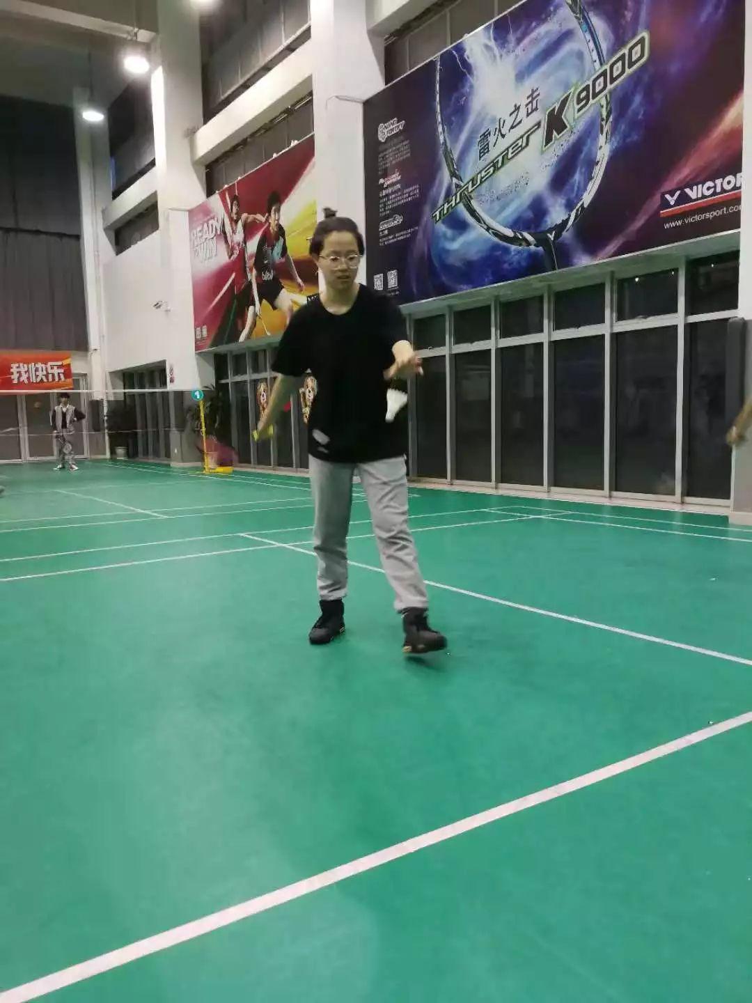谁羽争锋——记光华剑桥第一届As年级羽毛球赛图片_4095 谁羽争锋——记光华剑桥第一届As年级羽毛球赛图片_4095