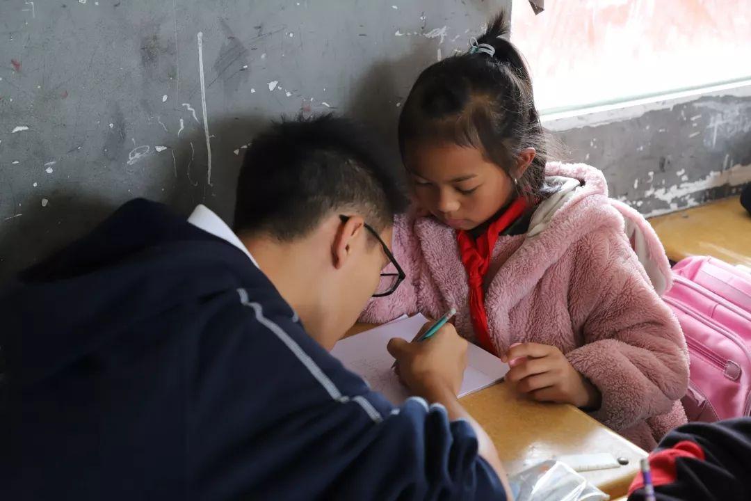 为爱守护,益行青春 | 记西南位育中学国际部2019学年元阳公益行助学活动 4图片_15 为爱守护,益行青春 | 记西南位育中学国际部2019学年元阳公益行助学活动 4图片_15