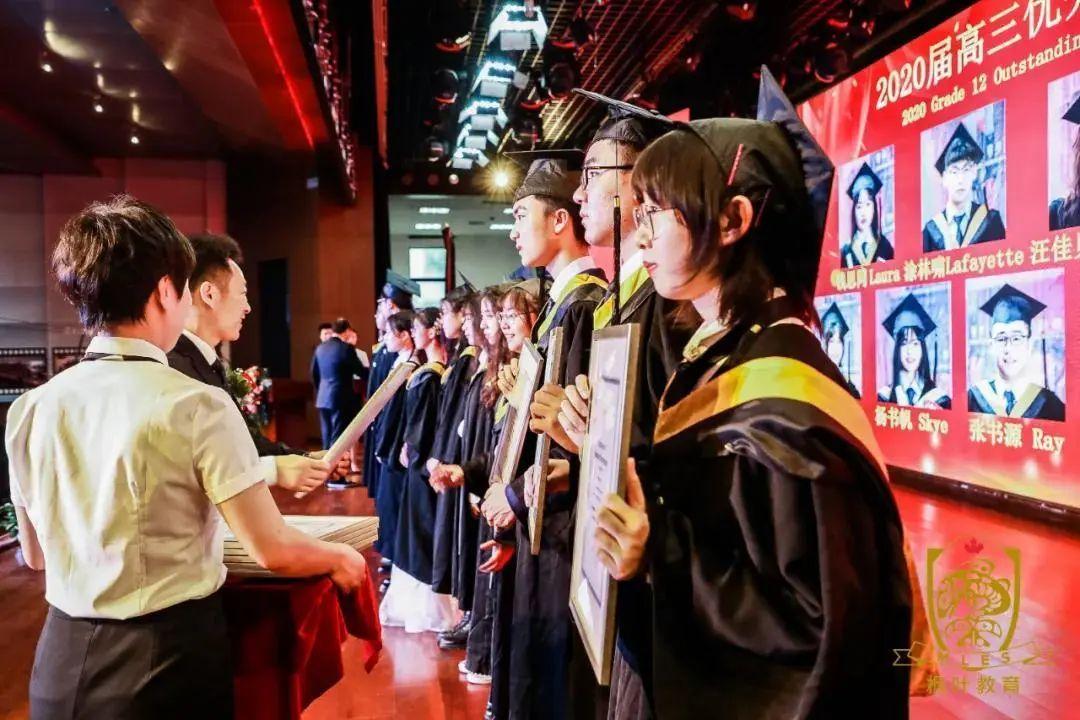 【毕业季系列之十】河南、武汉、上海、西安枫叶国际学校举行2020届高中毕业典礼图片_7