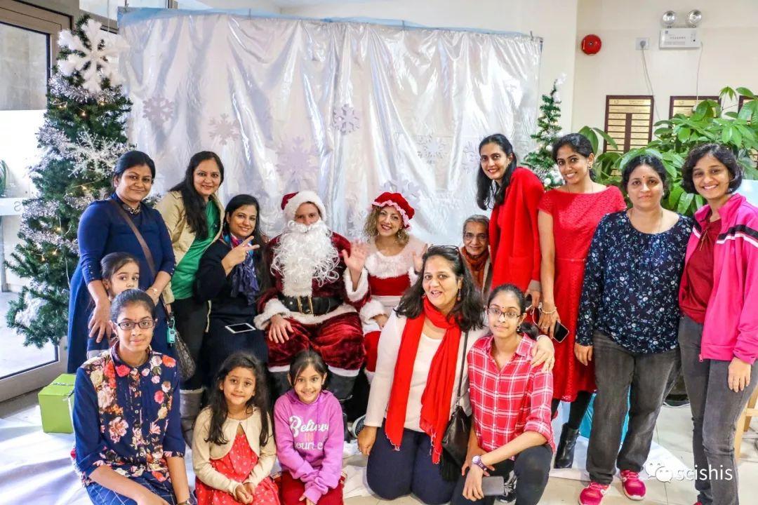 Celebrating the Festive Holidays with the Entire Community图片_8191
