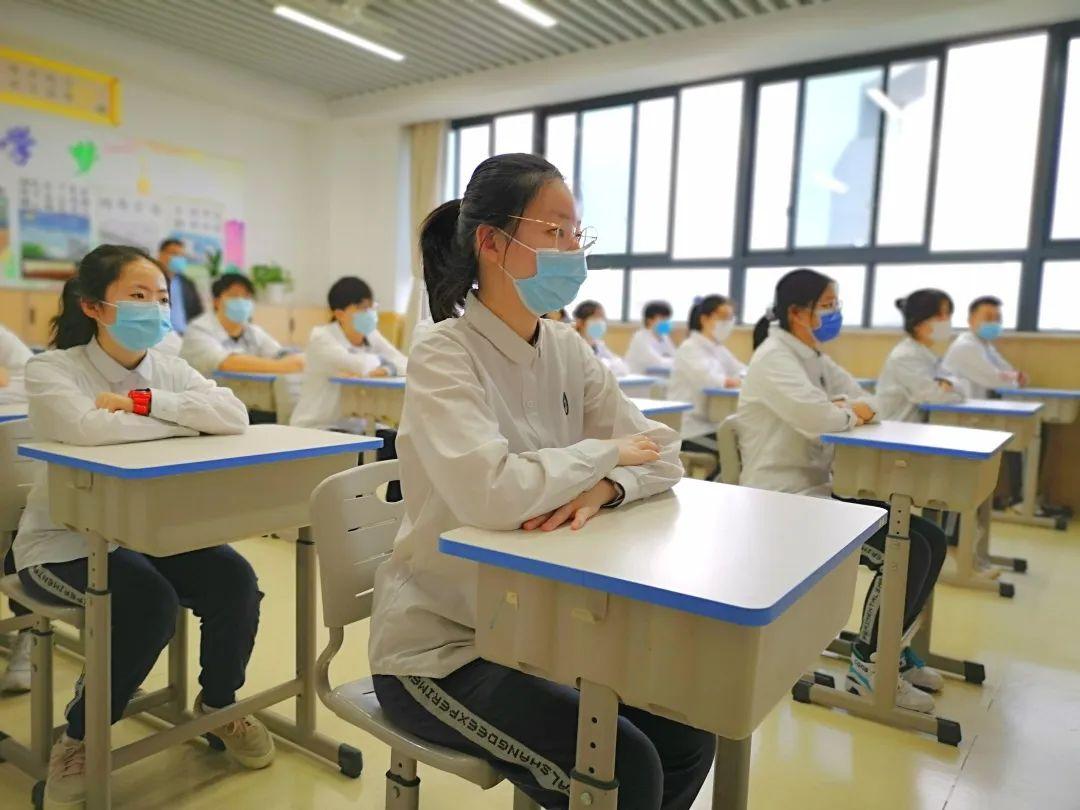 守望相助展新颜,聚力同心再出发 ——记上海尚德实验学校初二高二年级开学典礼图片_8589934591 守望相助展新颜,聚力同心再出发 ——记上海尚德实验学校初二高二年级开学典礼图片_8589934591
