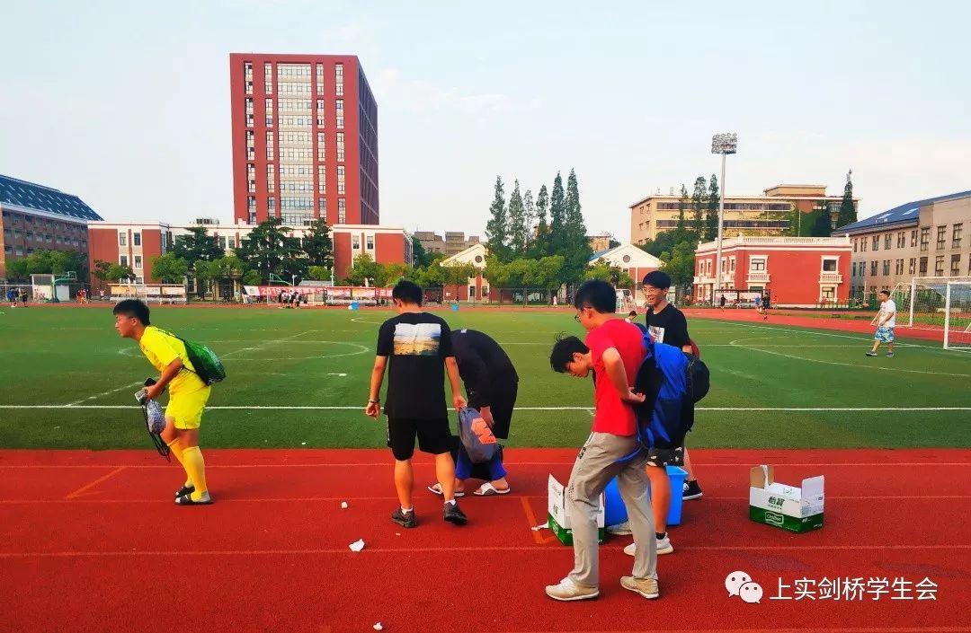 上实剑桥浦东学子的“足球梦”图片_127 上实剑桥浦东学子的“足球梦”图片_127
