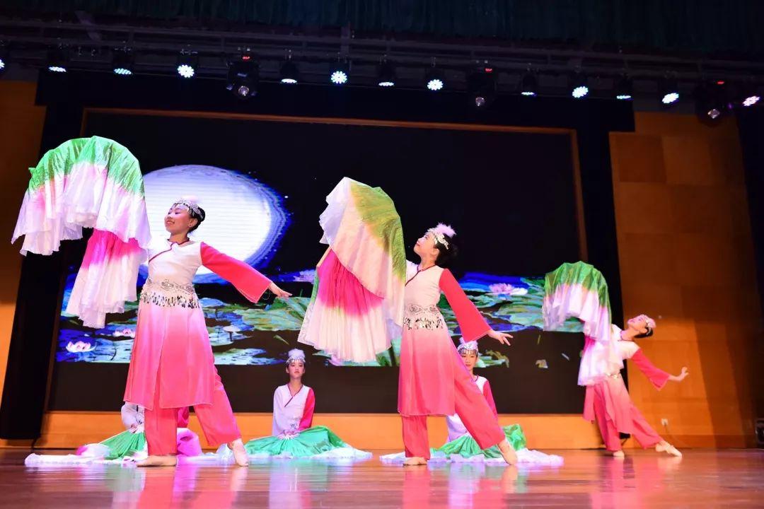秀才艺,展童真,庆六一 Talent Show Brightens Our Childhood图片_1099511627775 秀才艺,展童真,庆六一 Talent Show Brightens Our Childhood图片_1099511627775