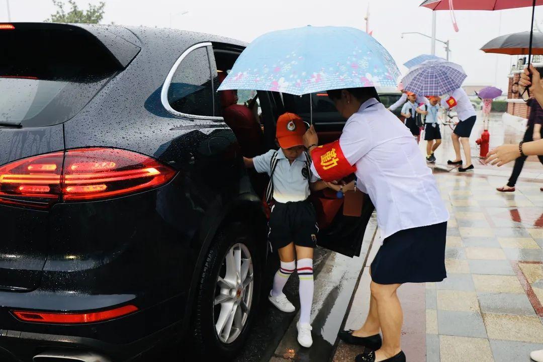 风淅淅，雨纤纤——记尚德校园不期而遇的温暖图片_16383