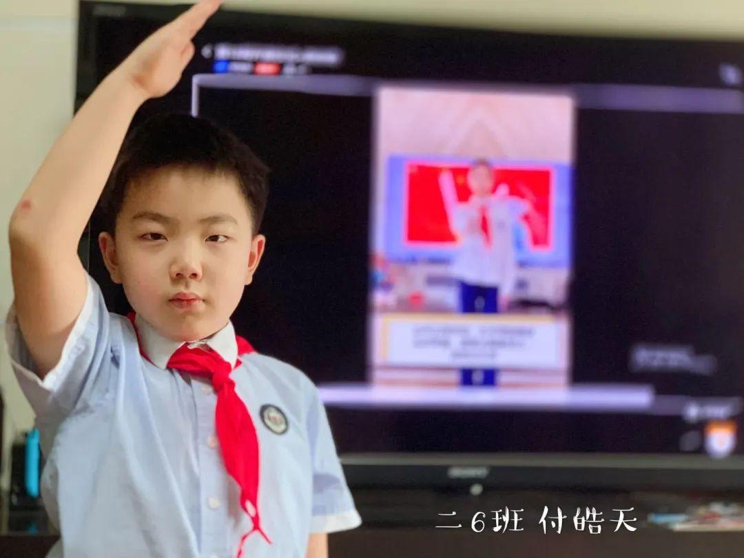 队旗飘飘,薪火相传——尚德小学部二年级入队仪式图片_1023 队旗飘飘,薪火相传——尚德小学部二年级入队仪式图片_1023