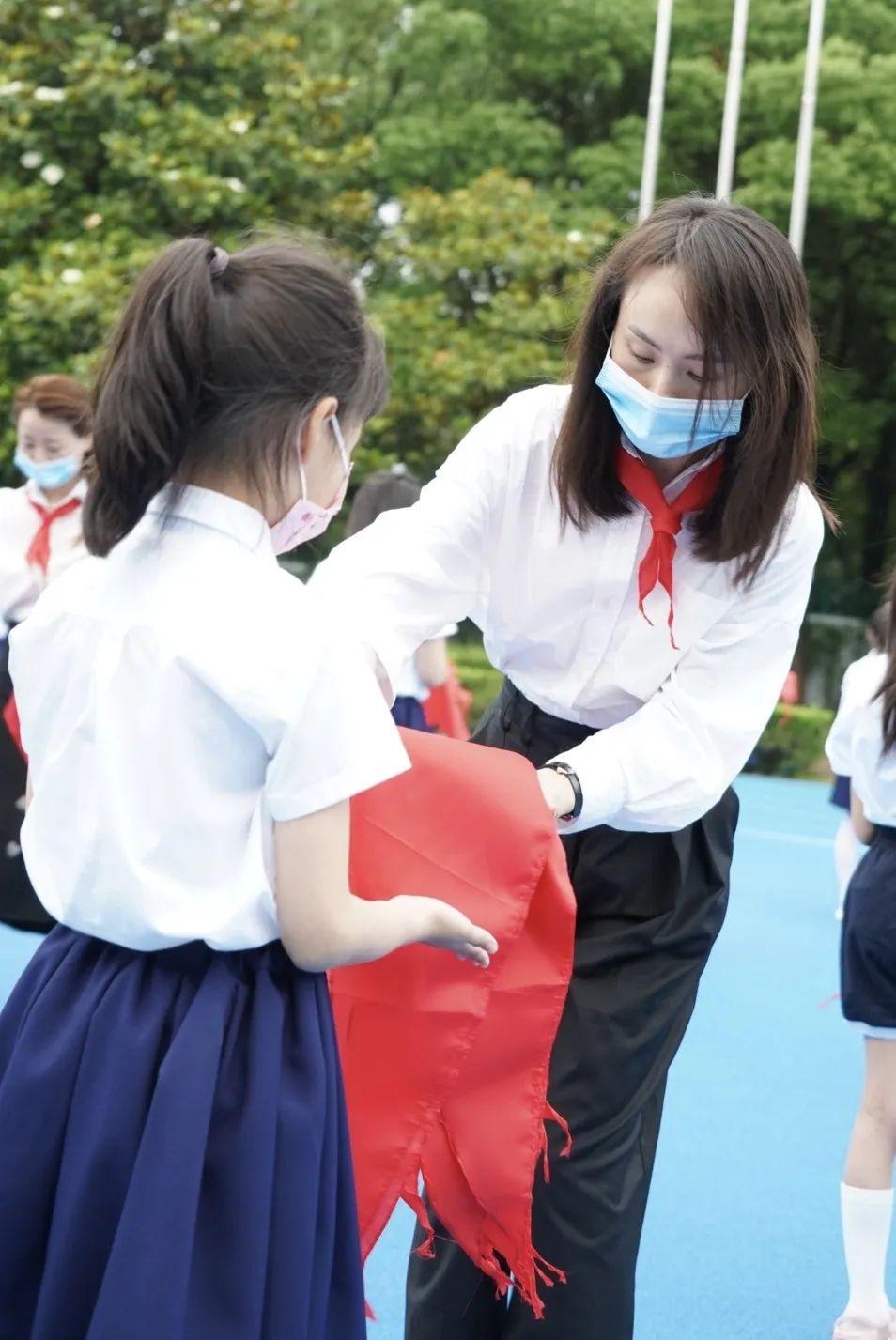 时刻准备着——世外小学二年级入队仪式图片_524287 时刻准备着——世外小学二年级入队仪式图片_524287