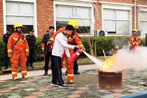 安全教育在我心——上海领科双语学校举行消防演习活动图片_65535
