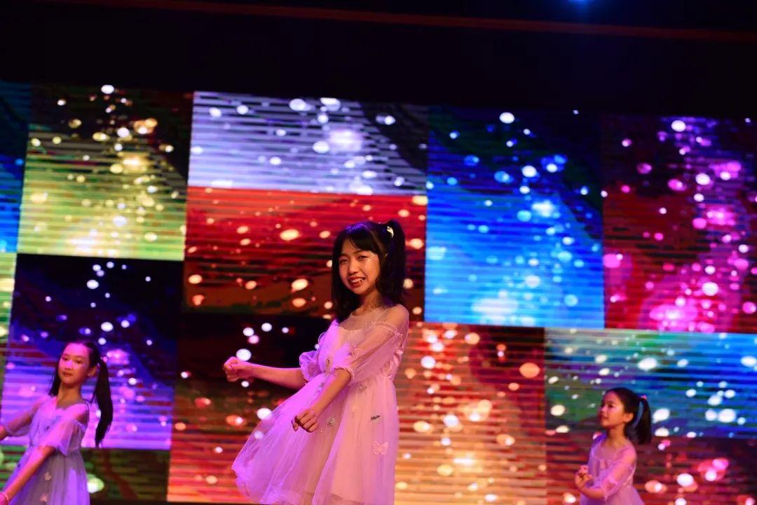 秀才艺,展童真,庆六一 Talent Show Brightens Our Childhood图片_65535 秀才艺,展童真,庆六一 Talent Show Brightens Our Childhood图片_65535