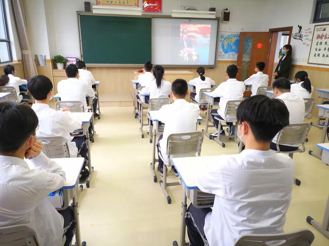 守望相助展新颜,聚力同心再出发 ——记上海尚德实验学校初二高二年级开学典礼图片_262143 守望相助展新颜,聚力同心再出发 ——记上海尚德实验学校初二高二年级开学典礼图片_262143