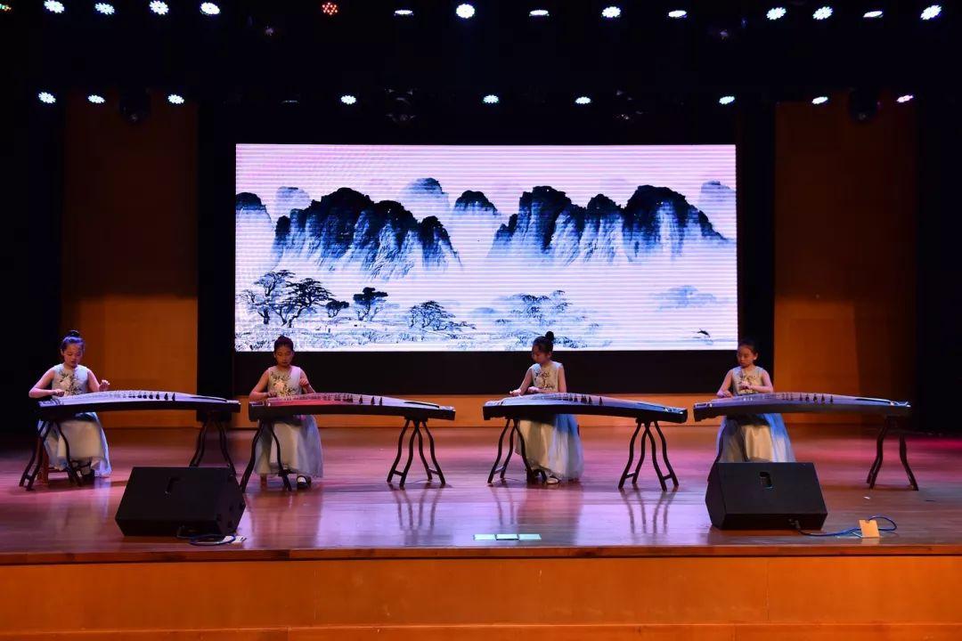秀才艺,展童真,庆六一 Talent Show Brightens Our Childhood图片_33554431 秀才艺,展童真,庆六一 Talent Show Brightens Our Childhood图片_33554431