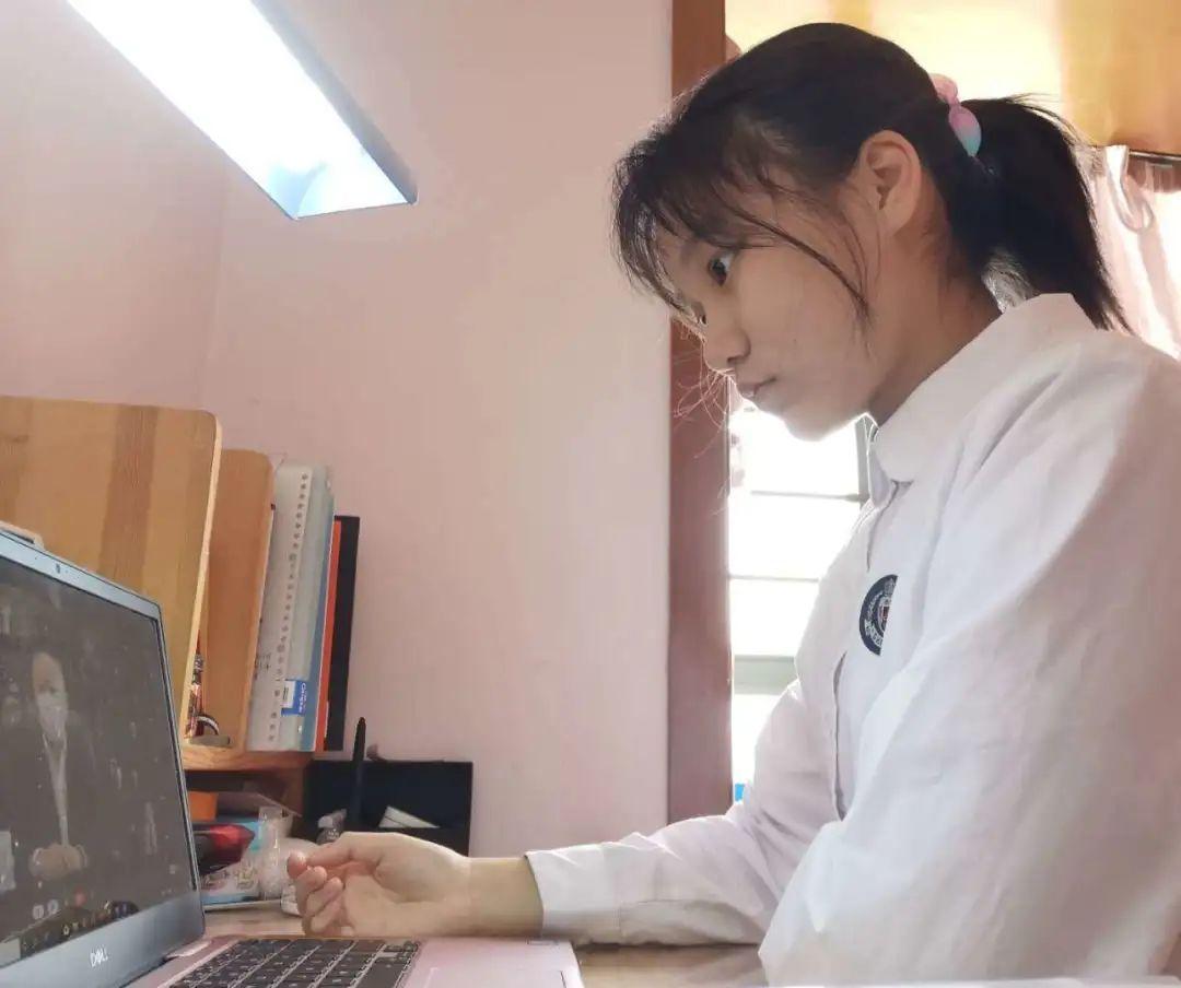 “春天就在不远处”——尚德实验学校线上升旗仪式图片_549755813887