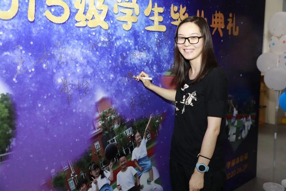 爱在星辰,甜蜜闪耀——上海市实验学校国际部(浦东)2015级学生毕业典礼图片_8191 爱在星辰,甜蜜闪耀——上海市实验学校国际部(浦东)2015级学生毕业典礼图片_8191