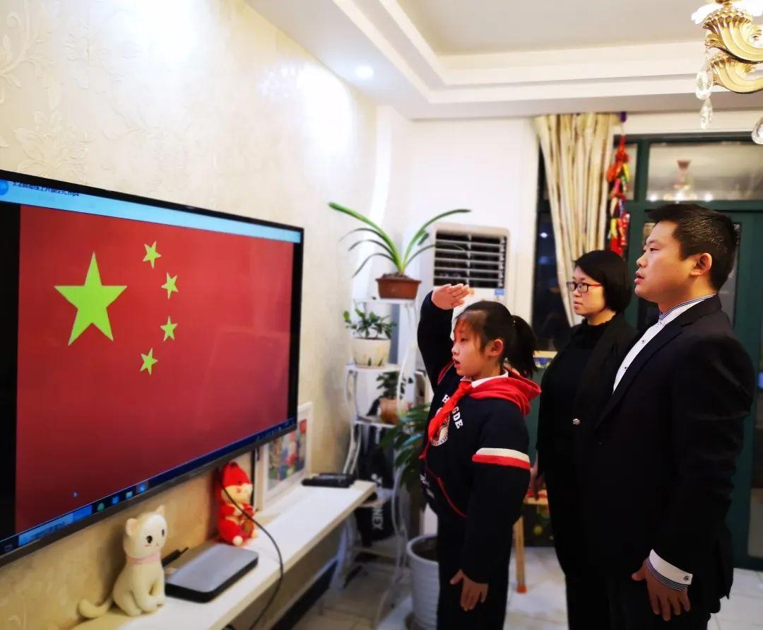 “春天就在不远处”——尚德实验学校线上升旗仪式图片_4503599627370495