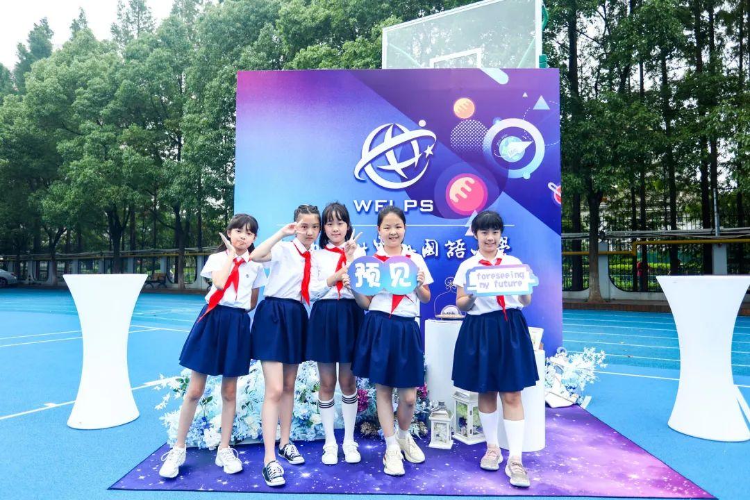 预见未来的自己——世外小学双语部五年级毕业典礼图片_18014398509481983