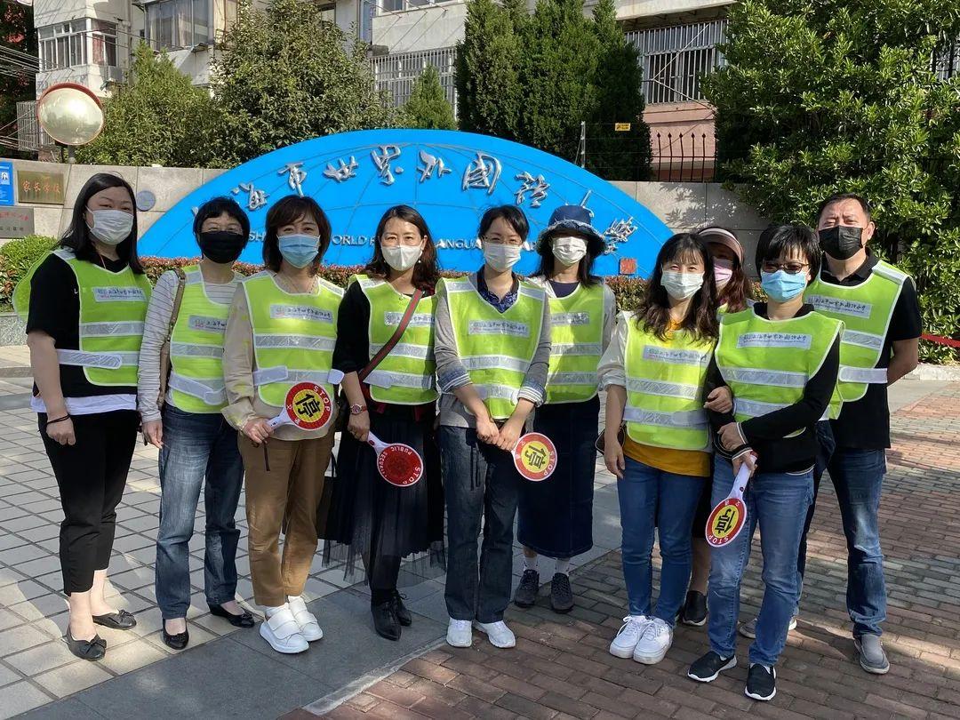 爱心马甲身上穿 同心战疫护安全 ——记世外中学“家校共育“之家长志愿者护校活动图片_2047 爱心马甲身上穿 同心战疫护安全 ——记世外中学“家校共育“之家长志愿者护校活动图片_2047