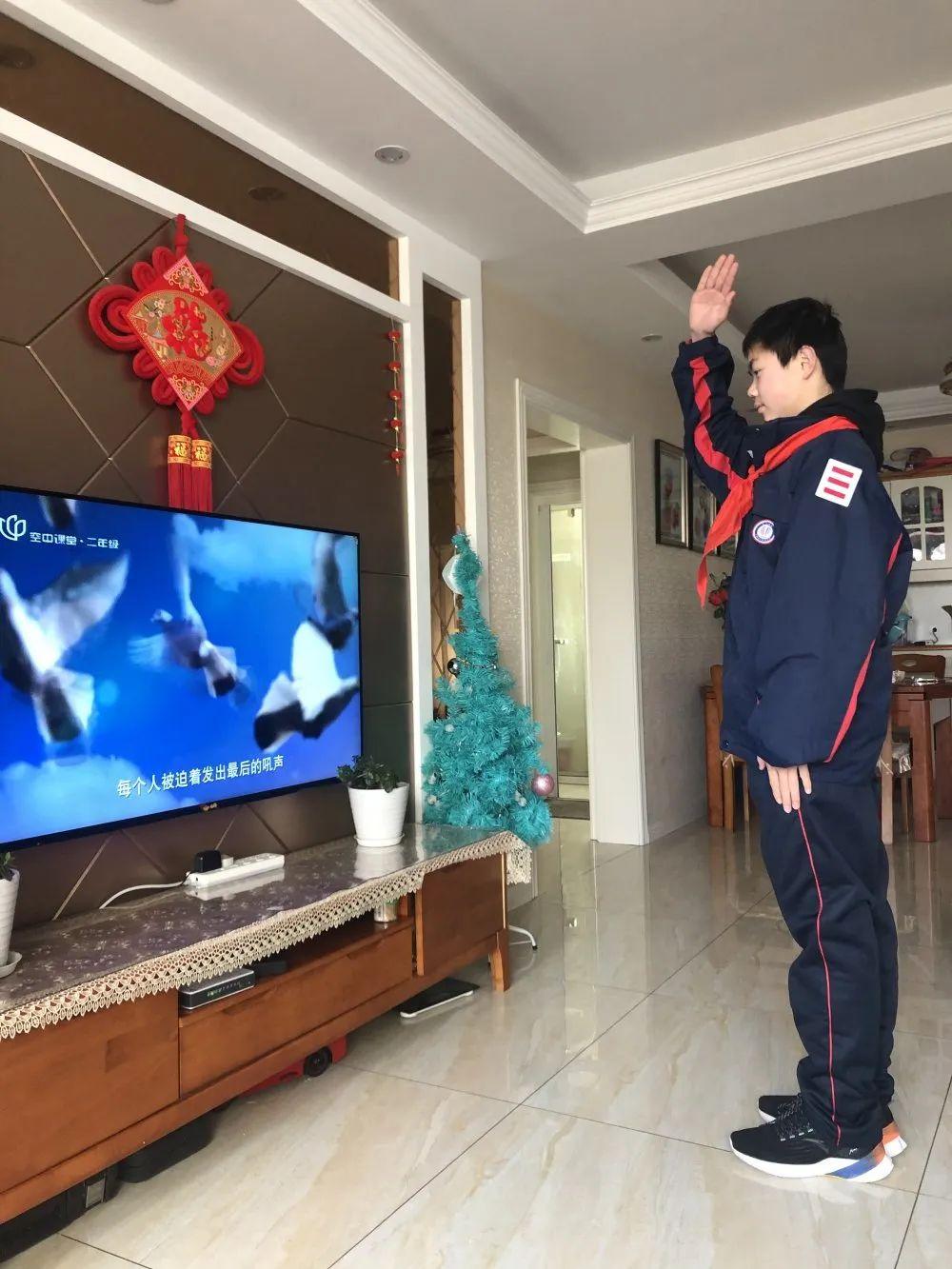 升腾的力量 || 领科双语师生参加“在线升旗仪式”图片_2147483647 升腾的力量 || 领科双语师生参加“在线升旗仪式”图片_2147483647