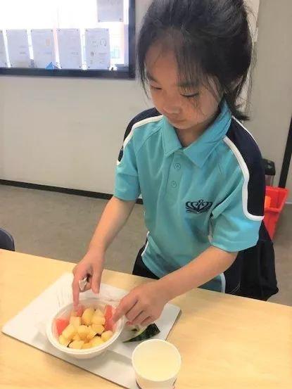 学习如何制作水果沙拉 Learn How to Make Fruit Salad图片_31 学习如何制作水果沙拉 Learn How to Make Fruit Salad图片_31