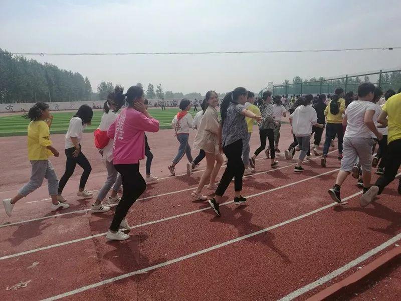 简单快乐 温暖感动——这是一次难舍的相遇图片_8388607 简单快乐 温暖感动——这是一次难舍的相遇图片_8388607