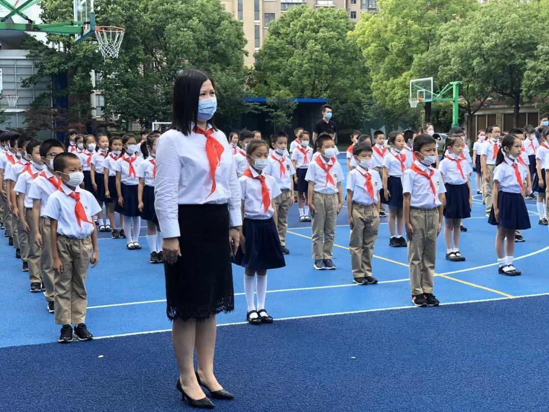 时刻准备着——世外小学二年级入队仪式图片_2147483647 时刻准备着——世外小学二年级入队仪式图片_2147483647