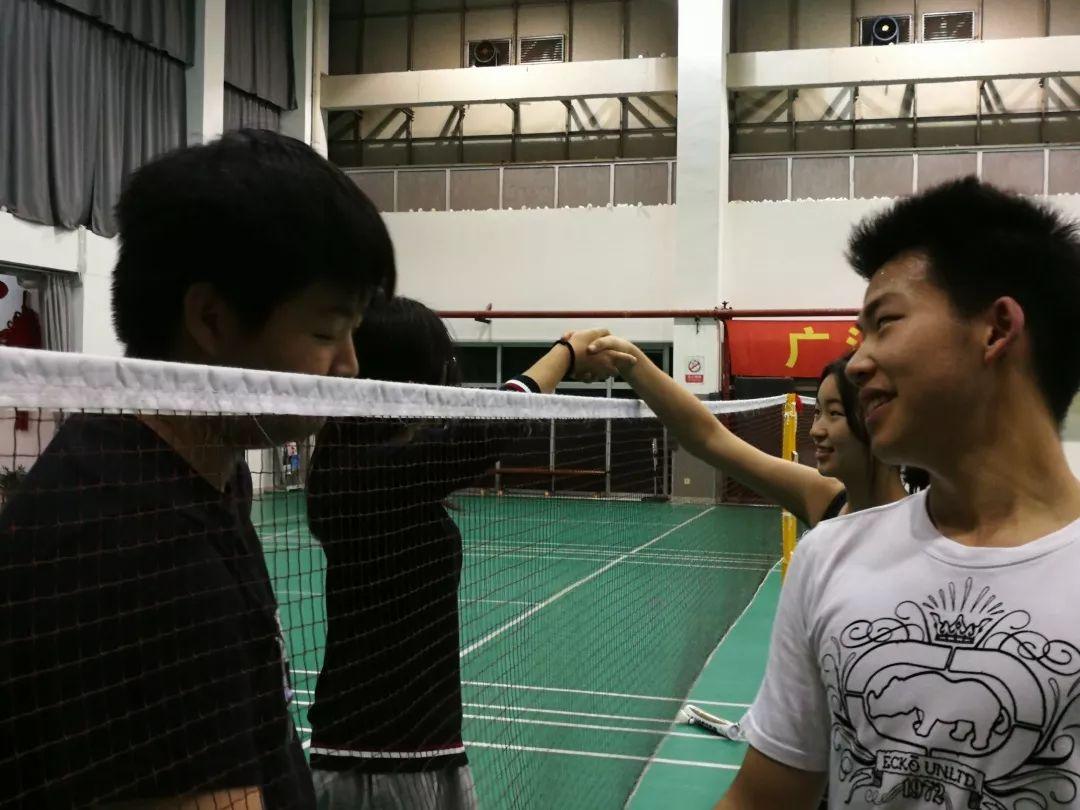 谁羽争锋——记光华剑桥第一届As年级羽毛球赛图片_131071 谁羽争锋——记光华剑桥第一届As年级羽毛球赛图片_131071