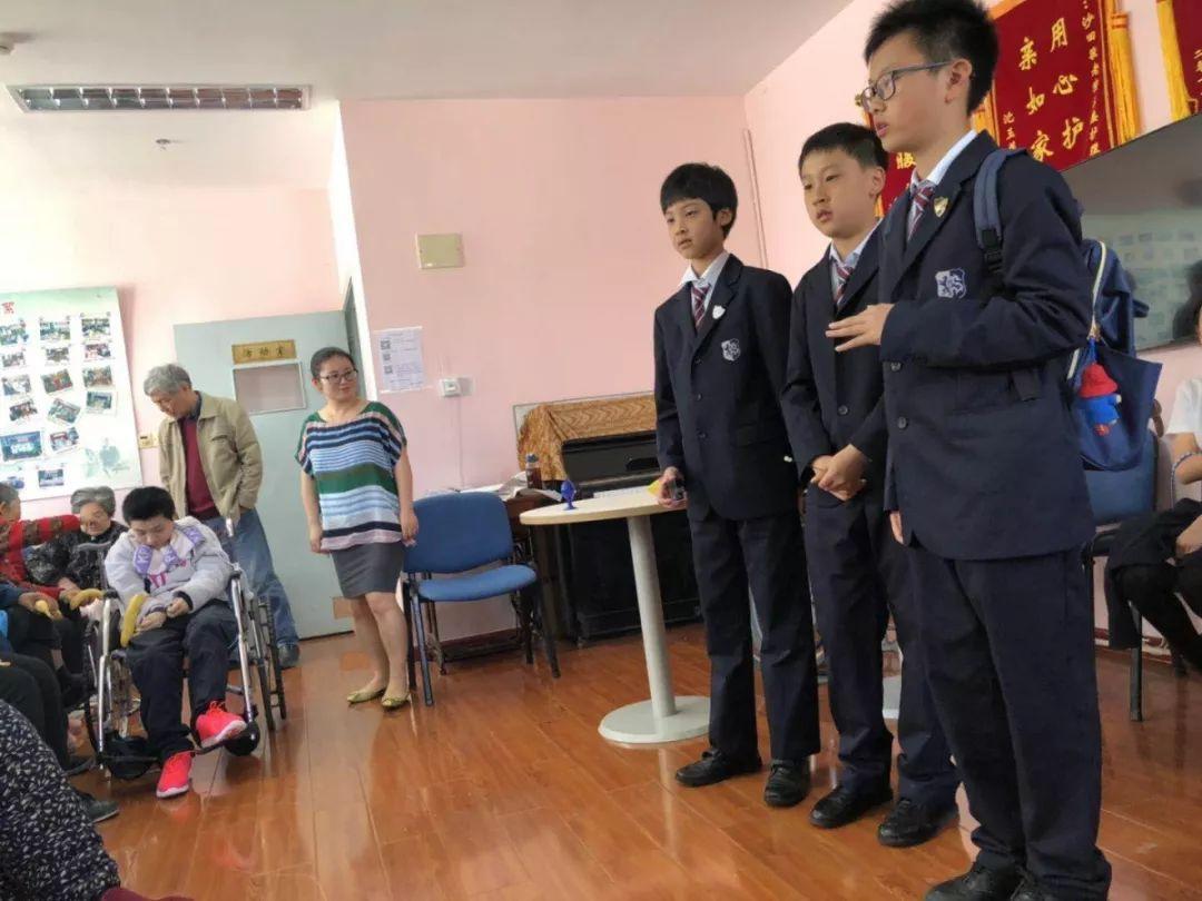 阳光下的微笑:学生会成员敬老院送关爱图片_16383 阳光下的微笑:学生会成员敬老院送关爱图片_16383