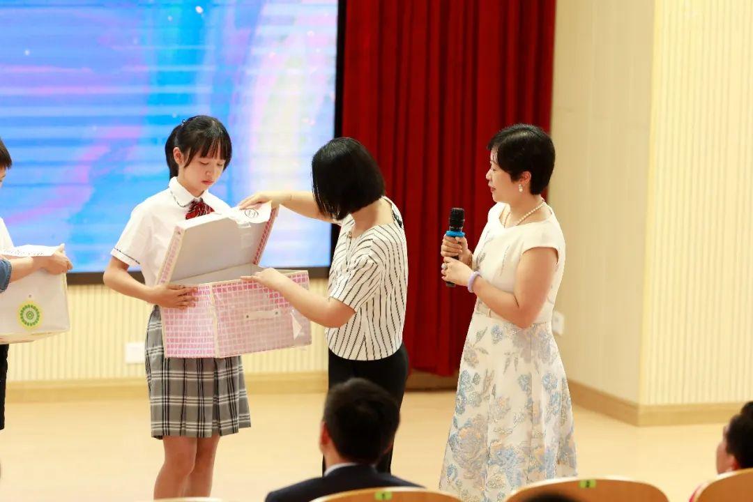 爱在星辰，甜蜜闪耀——上海市实验学校国际部（浦东）2015级学生毕业典礼图片_562949953421311