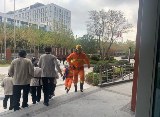 园区生活丨学院2019年“119”消防演习顺利举行图片_1023