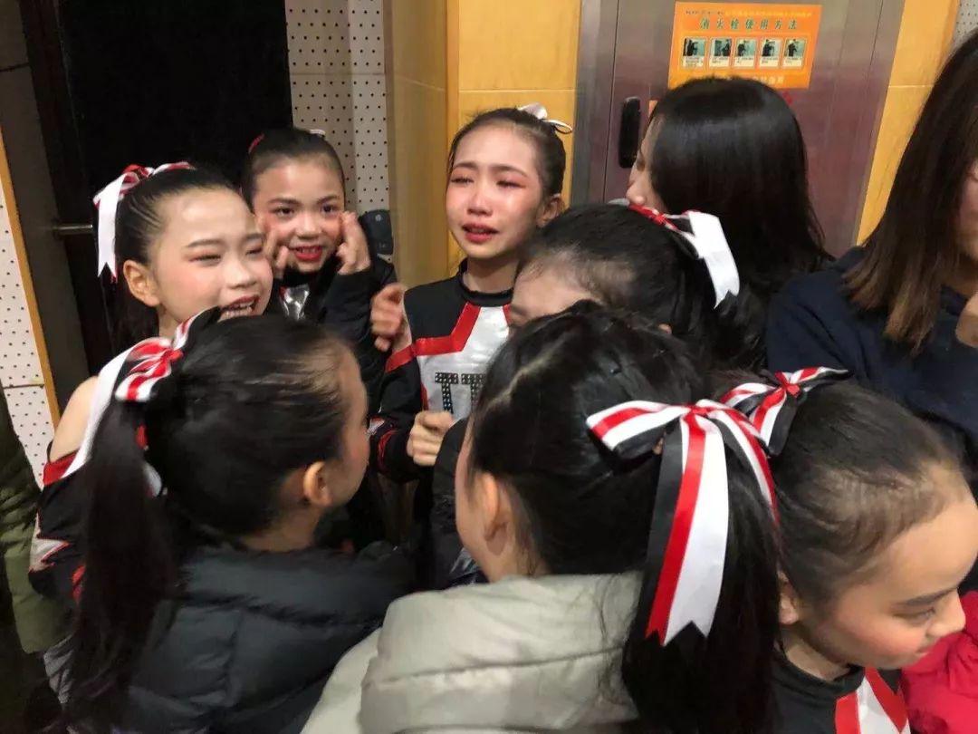 万源教师 绝不简单 | 喜获全国啦啦操竞赛第一名的教练员们 Versatile XieHe图片_511 万源教师 绝不简单 | 喜获全国啦啦操竞赛第一名的教练员们 Versatile XieHe图片_511