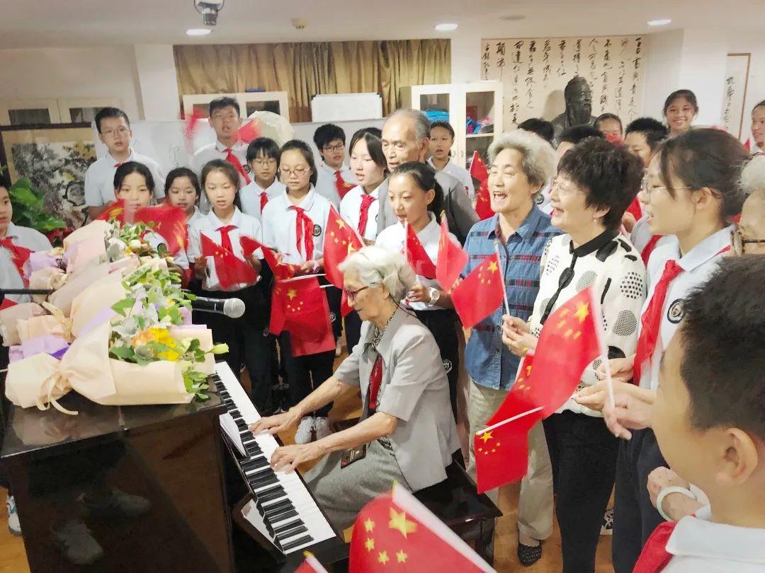 “春天就在不远处”——尚德实验学校线上升旗仪式图片_127