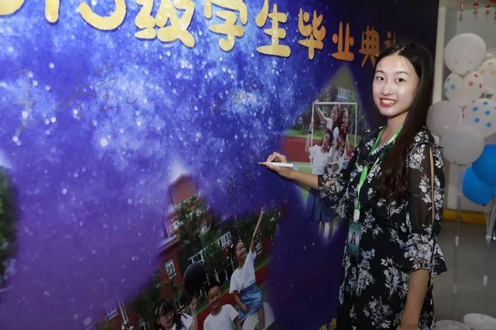 爱在星辰,甜蜜闪耀——上海市实验学校国际部(浦东)2015级学生毕业典礼图片_4095 爱在星辰,甜蜜闪耀——上海市实验学校国际部(浦东)2015级学生毕业典礼图片_4095