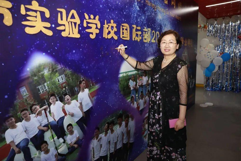 爱在星辰,甜蜜闪耀——上海市实验学校国际部(浦东)2015级学生毕业典礼图片_131071 爱在星辰,甜蜜闪耀——上海市实验学校国际部(浦东)2015级学生毕业典礼图片_131071