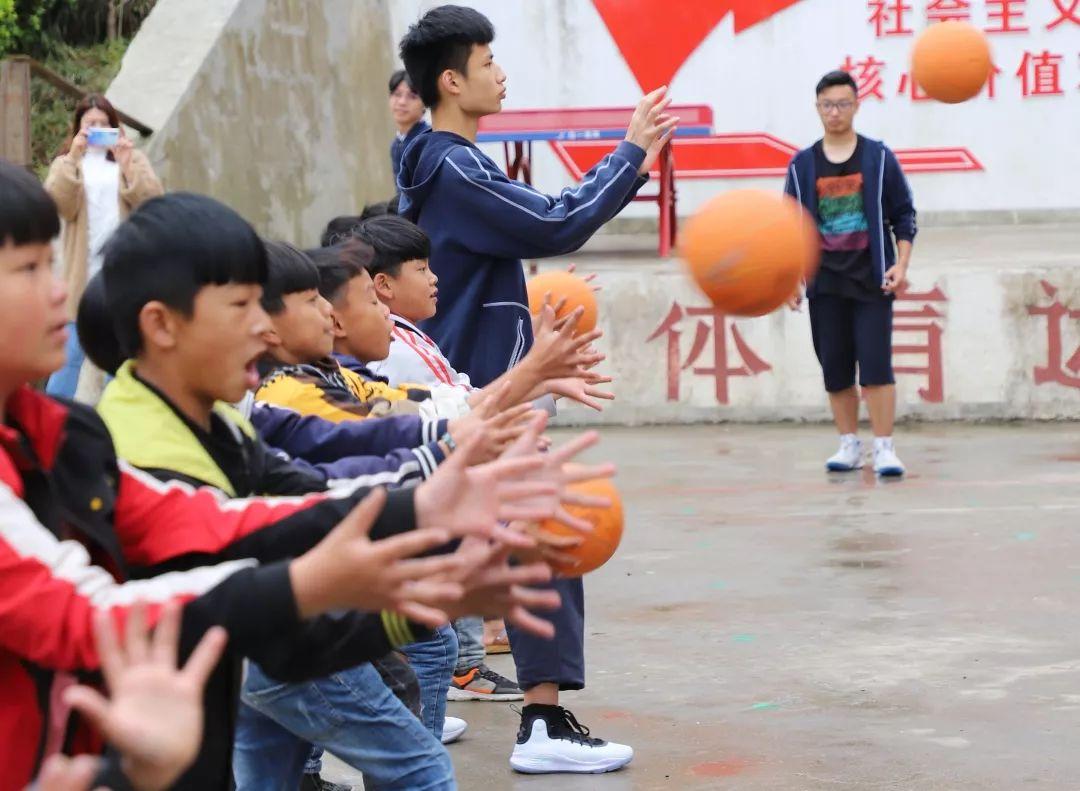 为爱守护,益行青春 | 记西南位育中学国际部2019学年元阳公益行助学活动 4图片_524287 为爱守护,益行青春 | 记西南位育中学国际部2019学年元阳公益行助学活动 4图片_524287