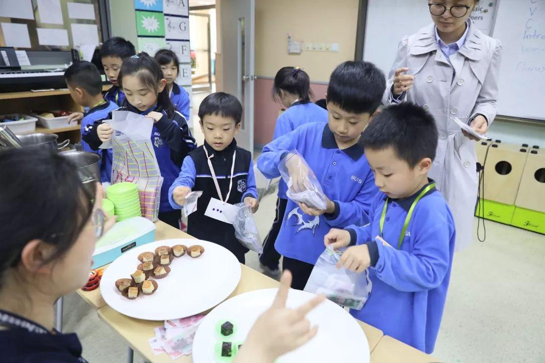 小小理财家显身手 先锋集市欢迎您！Pioneer Bazaar welcome you all!图片_4095