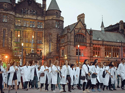 申请爱丁堡大学医学院难吗 想和钟南山做校友至少得考AAB