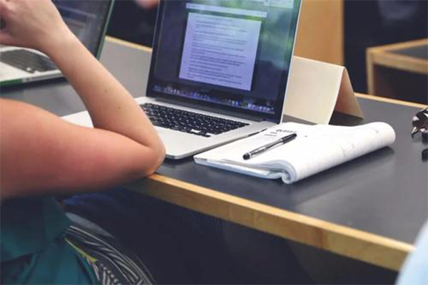 GCSE英语成绩有多重要？官方研究发现D与C之间不只是等级差异更是就业晋升的天差地别内容图片_1