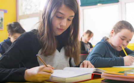 感觉ALEVEL太难？很可能是因为不懂怎么读ALEVEL教材内容图片_1