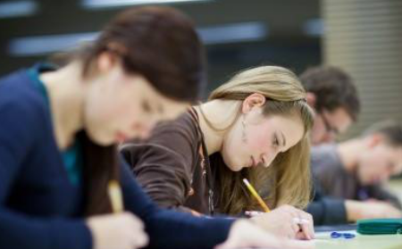 2021英国大学本科学费一年多少钱 牛剑G5又集体上涨了1000多磅内容图片_2
