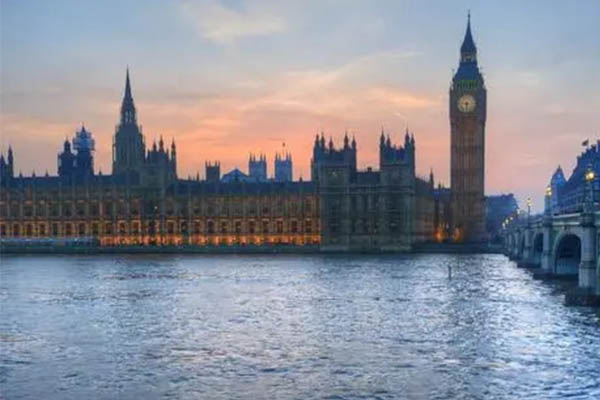 英国本科留学专业推荐来了 这些专业备受企业和雇主青睐内容图片_2
