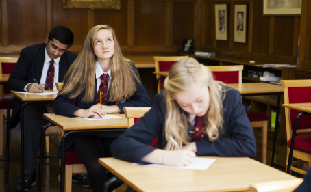 GCSE课程学费贵吗 贵的私校要18万左右一年内容图片_1