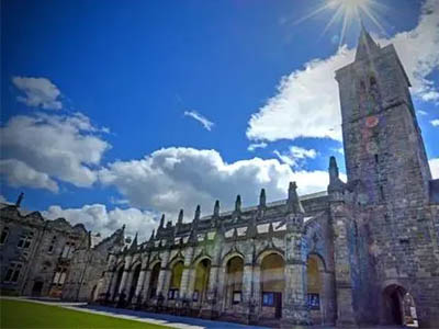 圣安德鲁斯大学和爱丁堡大学本科哪个申请条件高呢？来看看这两所学校全方面的对比内容图片_1