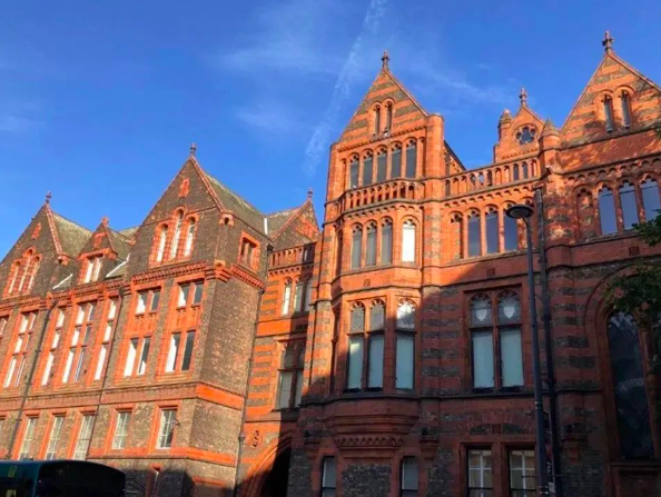 英国利物浦大学学费一年多少？16万人民币+