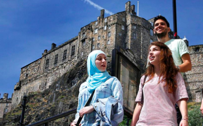 英国布里斯托大学文学专业好申请吗?标化要求和学费看这里内容图片_1