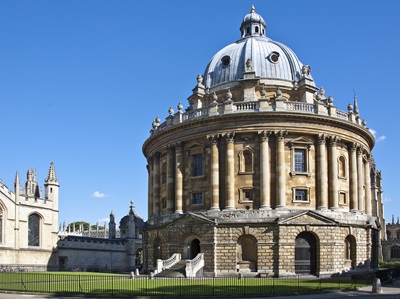 牛津大学留学学费一年多少钱 2025年将涨到40万